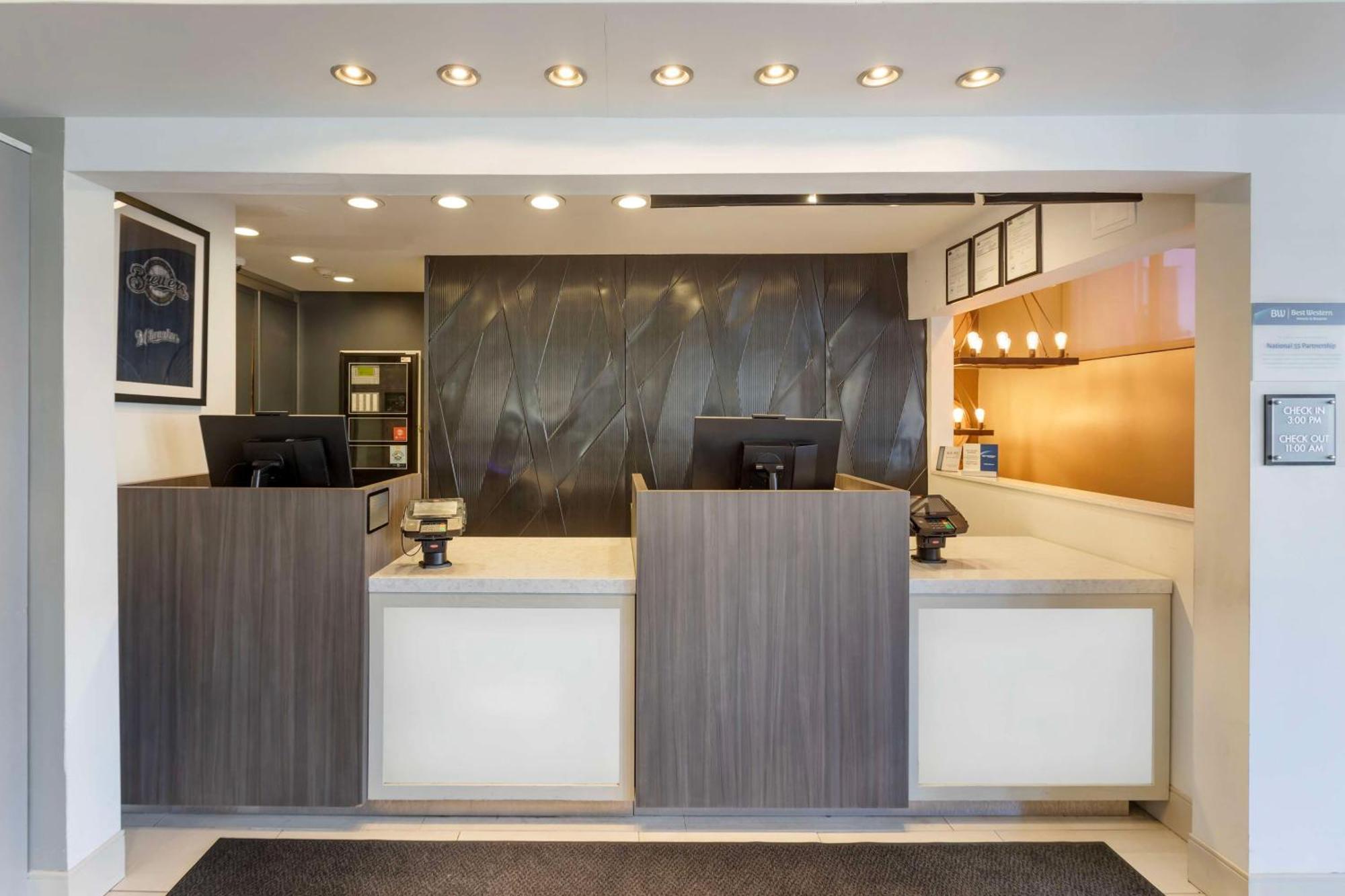 Best Western Plus Milwaukee West Buitenkant foto