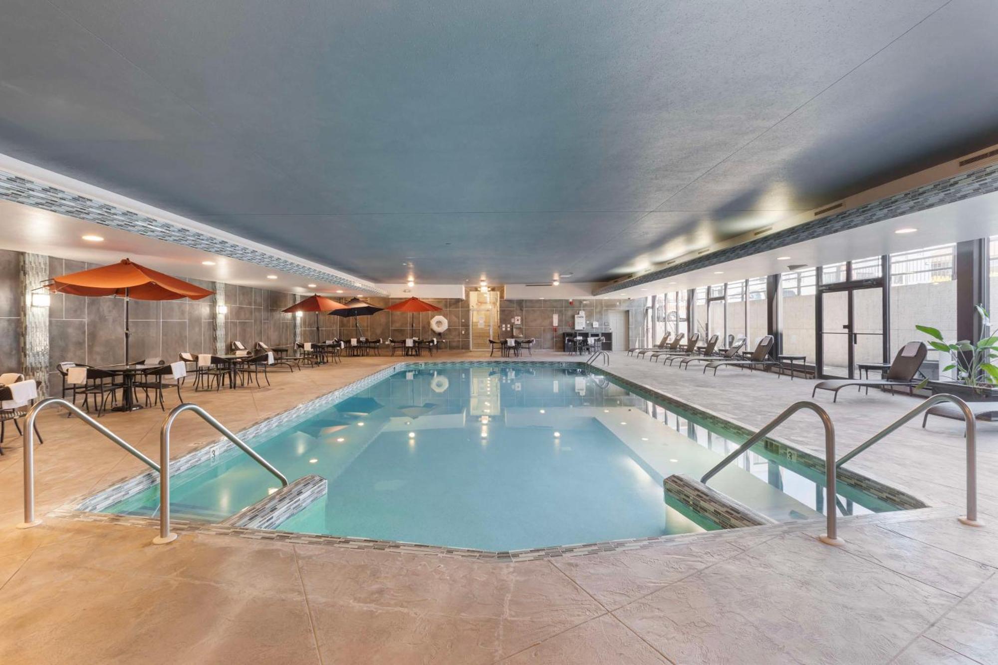 Best Western Plus Milwaukee West Buitenkant foto