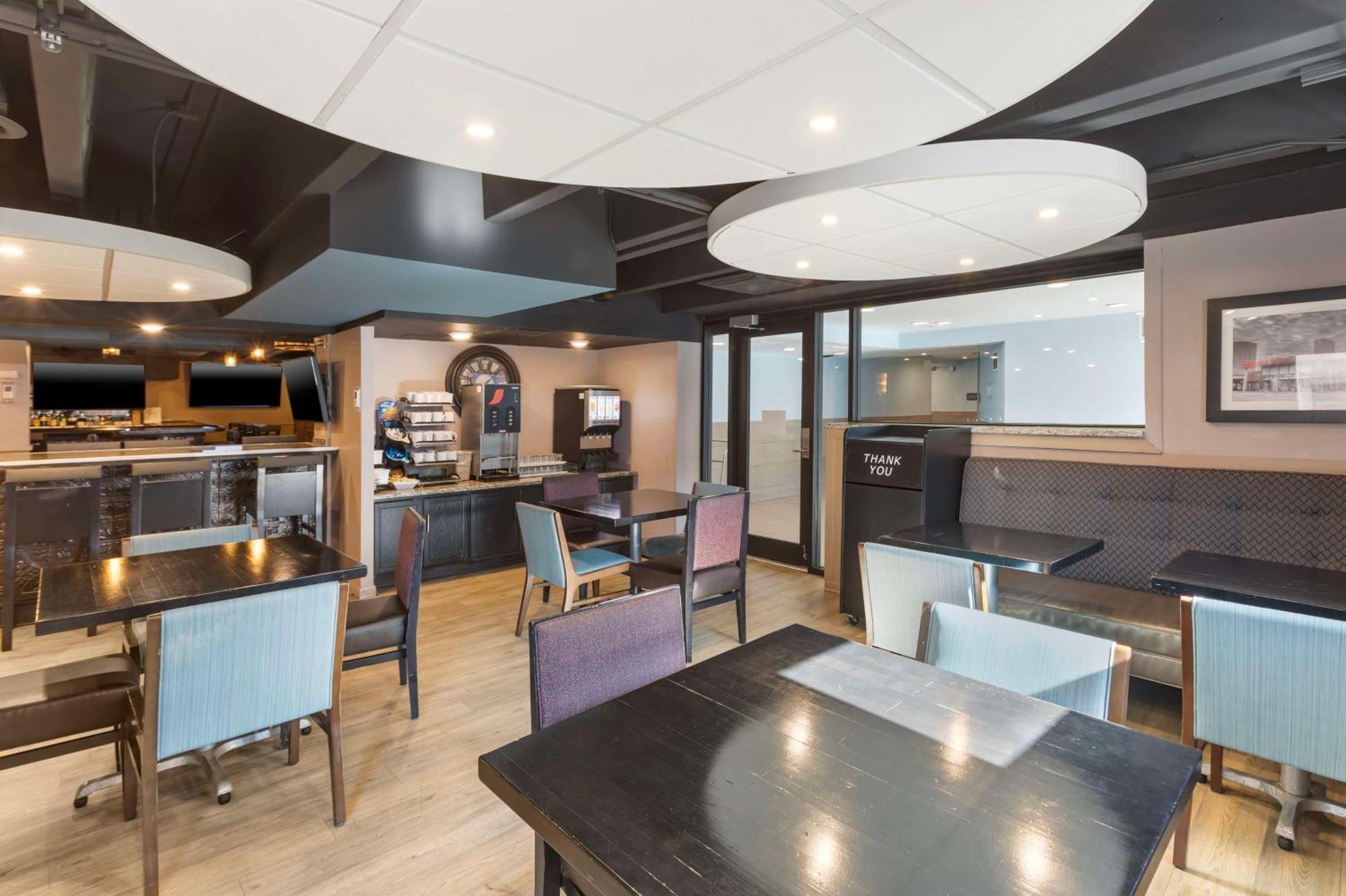 Best Western Plus Milwaukee West Buitenkant foto